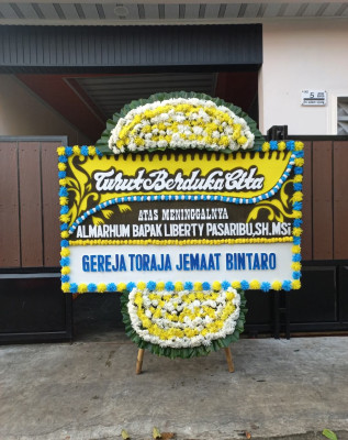 Papan Bunga Duka di Batik Nau